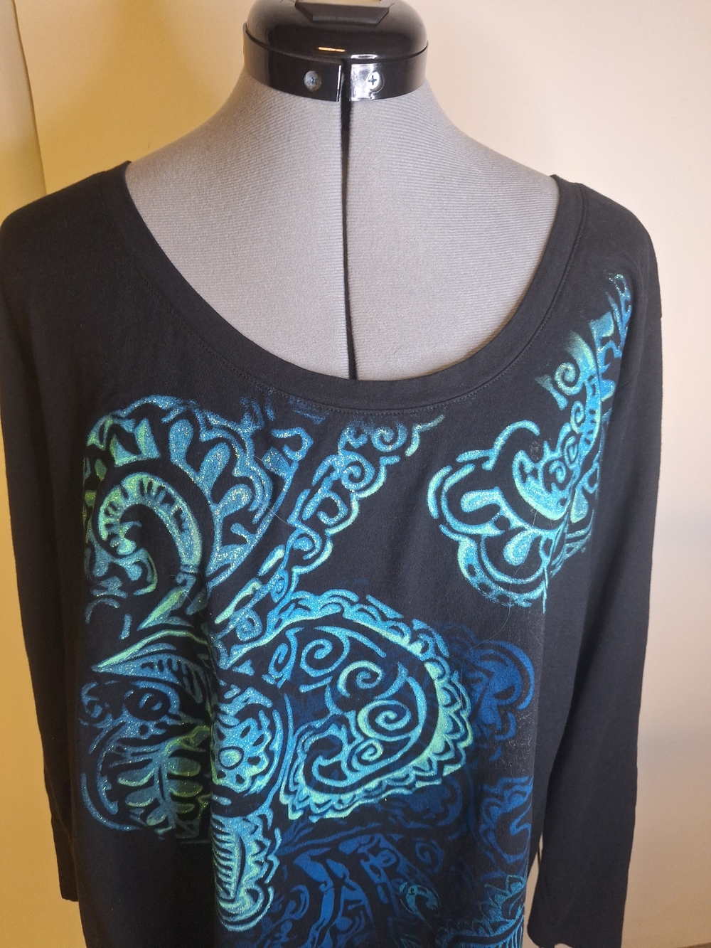 Just My Size Black Long Sleeve Scoop Neck Top with Teal & Blue Paisley Motif 3X